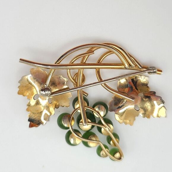 VINTAGE  14k overlay Krementz Brooch Pin,  Jade 1940's - Picture 3 of 9